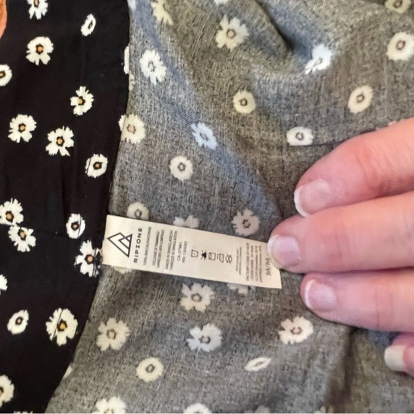 Ripzone Daisy Floral Cardigan\Kimono - Size Medium NWT - Picture 2 of 14